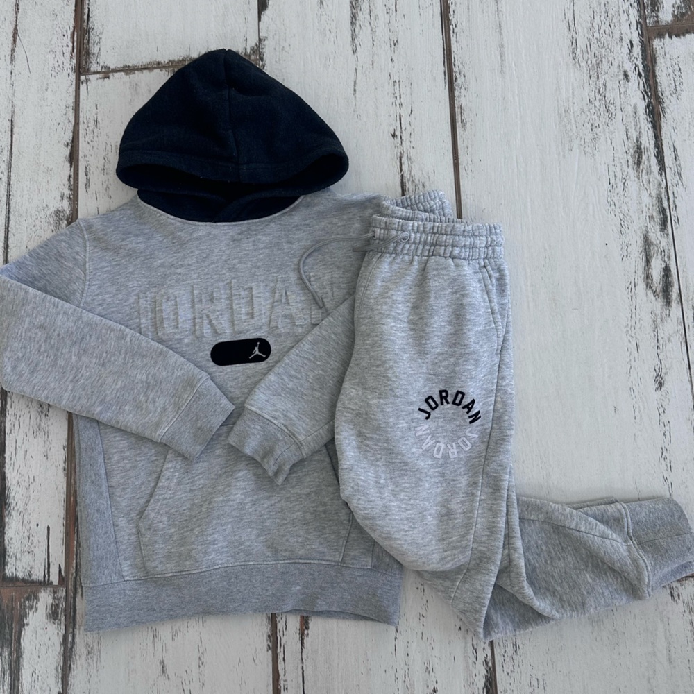Jordan Boys sweatsuit size S/M
